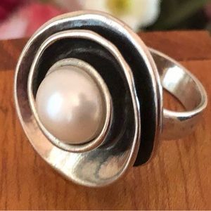 R2121 Silpada Silver & Pearl “Lily Pearl” Ring